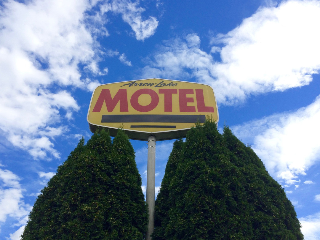 Arrow Lake Motel