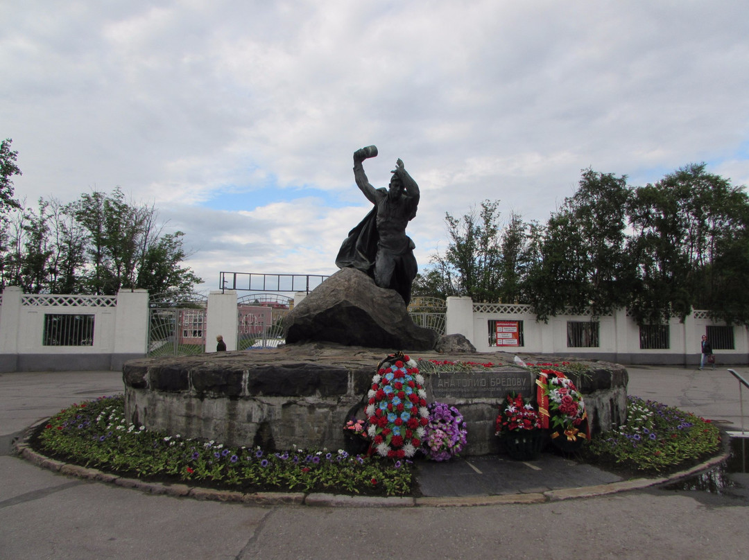 Anatoly Bredov Monument景点图片