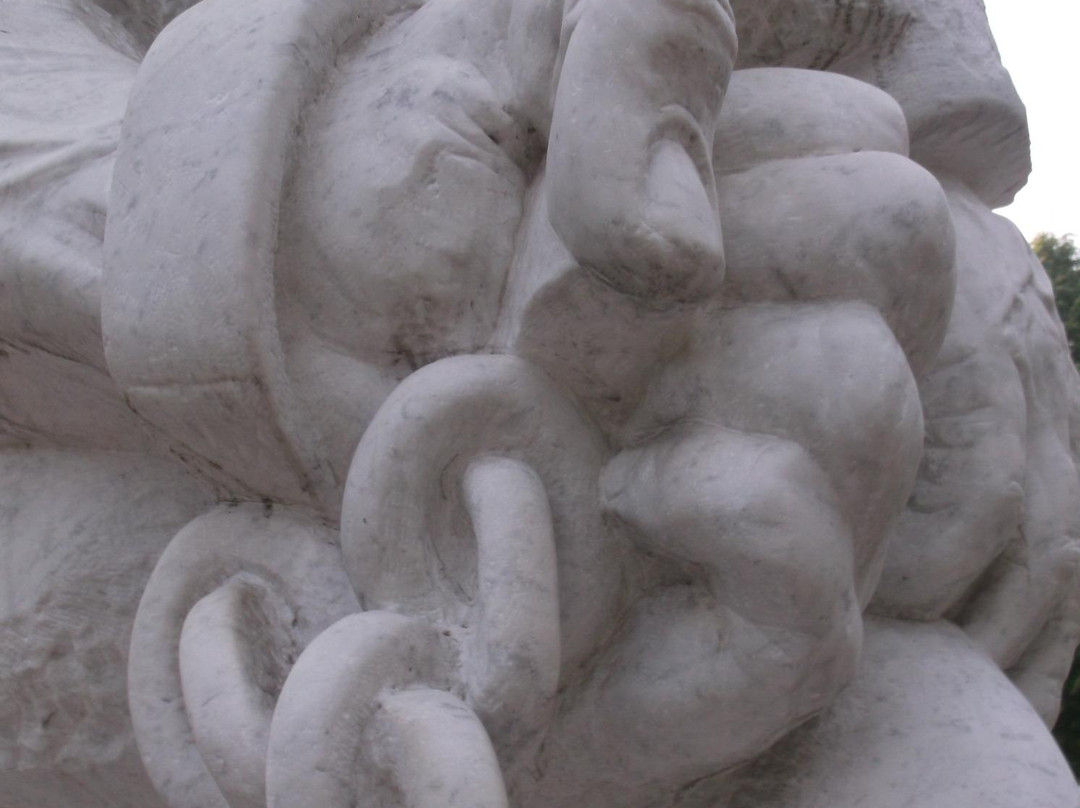 Engels Denkmal "Die starke Linke"-伍珀塔尔必去景点