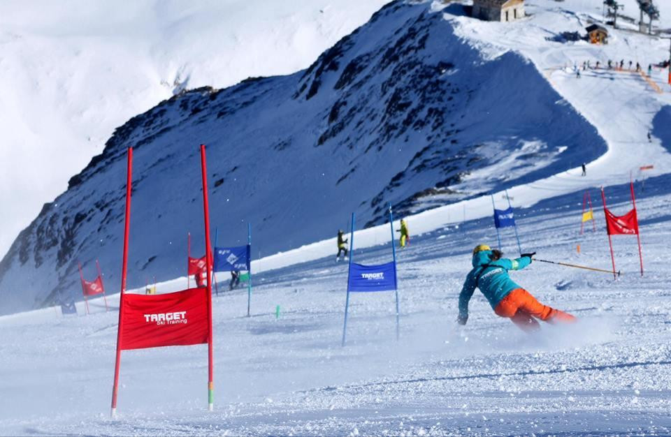 Ski Instructor Lynn Mill-伊泽尔谷必去景点