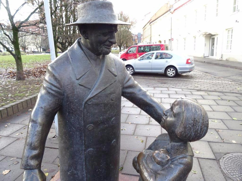 Monument to Zemach Shabad