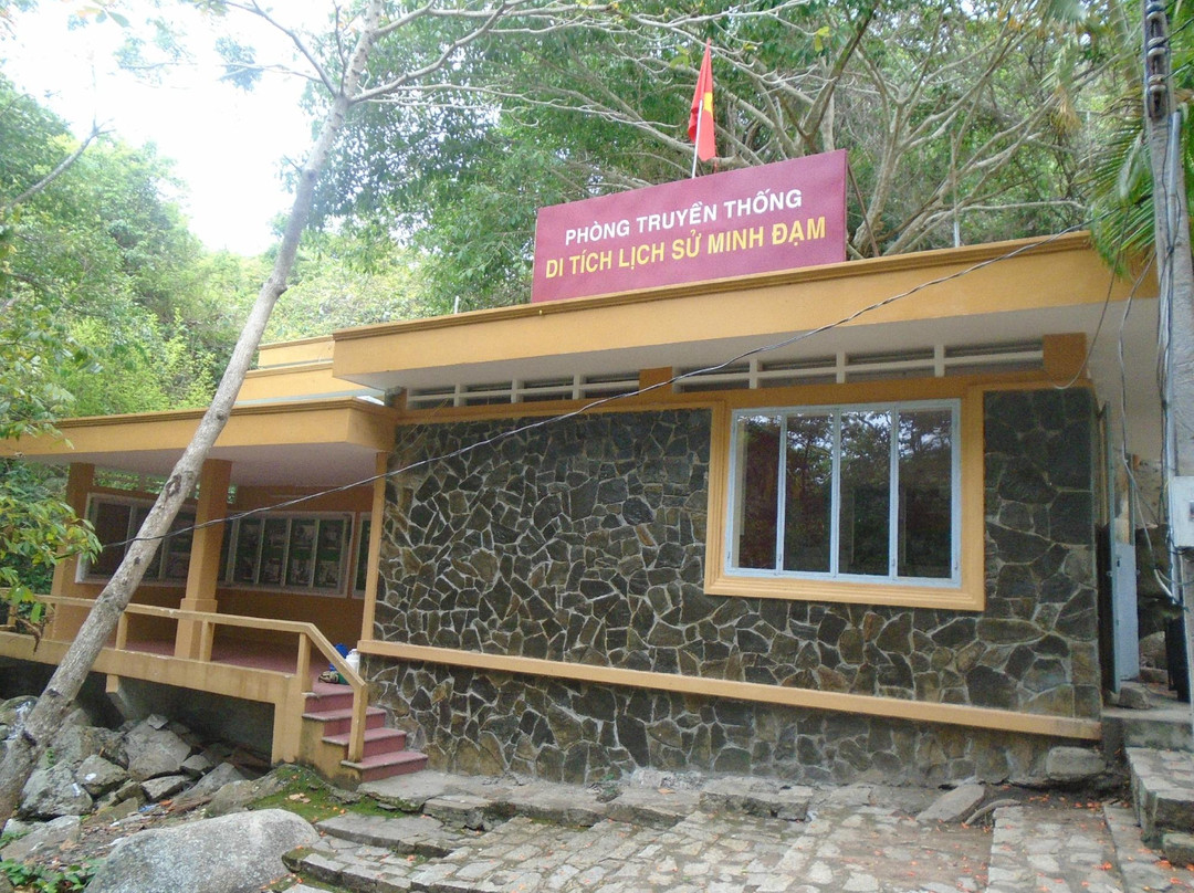 Minh Dam Bases-头顿必去景点