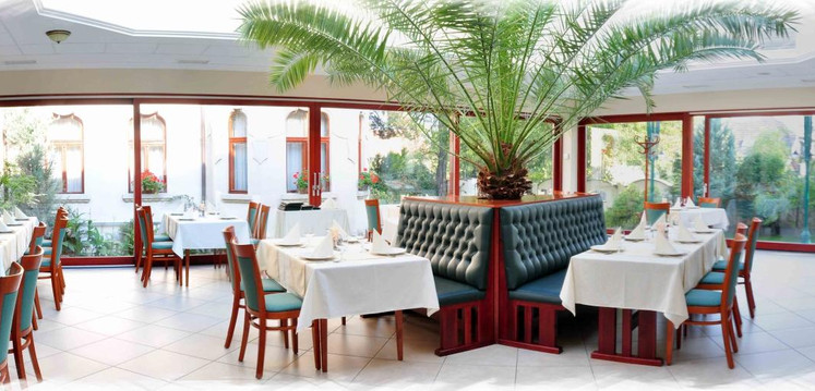 Koronakert Etterem主图