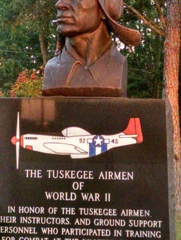 Tuskegee Airmen Memorial景点图片