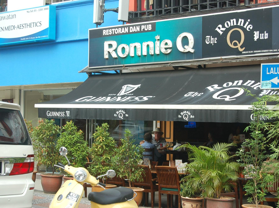 Ronnie Q - Restaurant & Bar