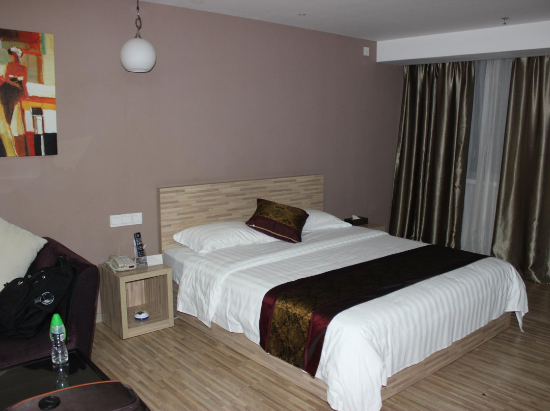 白云城市酒店(广州火车站地铁站越秀国际会议中心店)主图