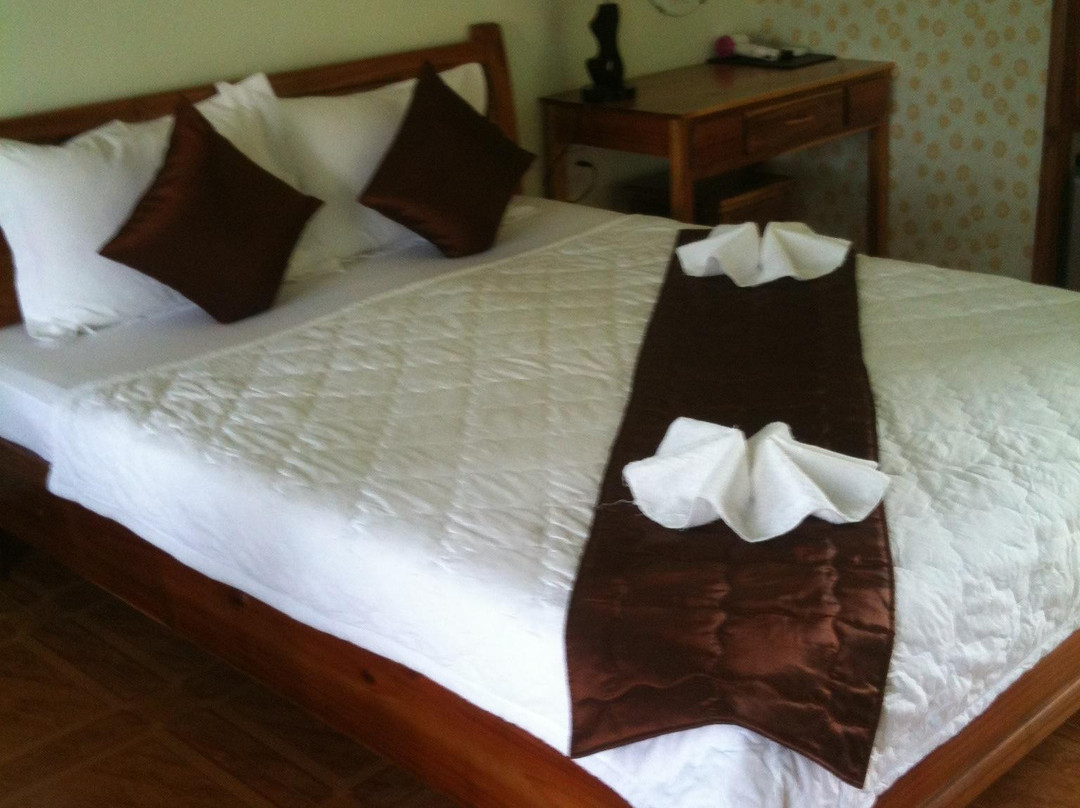 日出乡村酒店主图