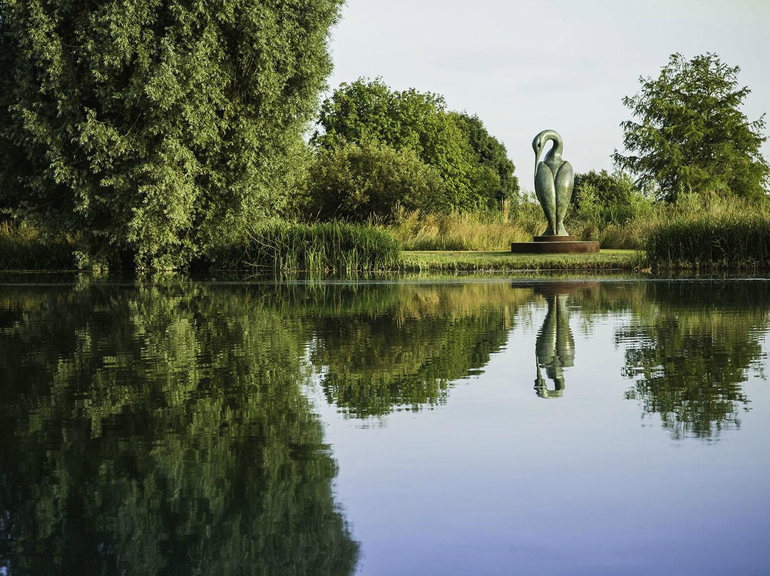 Sculpture By The Lakes景点图片