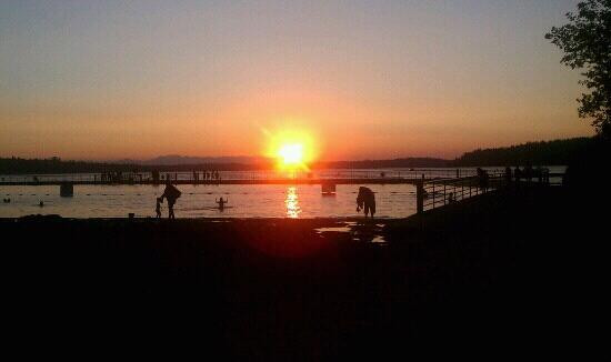Gene Coulon Memorial Beach Park-伦顿必去景点