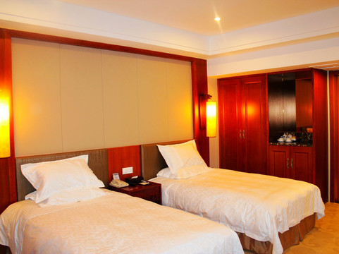 桃花潭畔森林温泉度假酒店主图