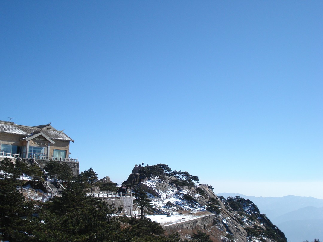 光明顶山庄主图