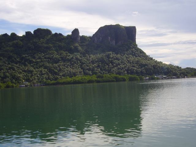 Sokehs Rock景点图片
