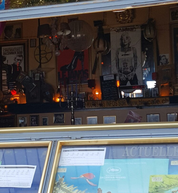 Bleu Cafe