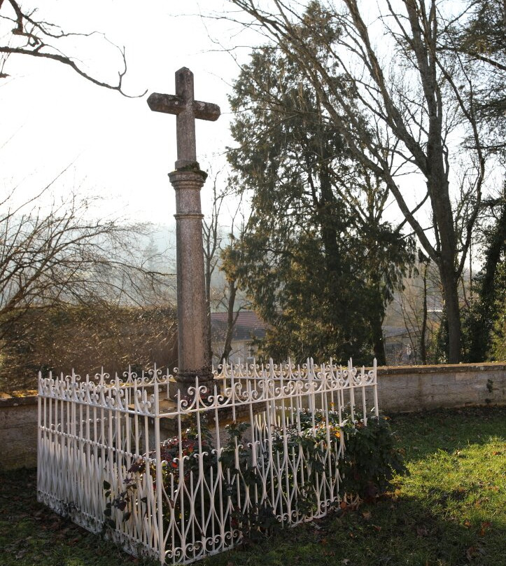 Les vieilles croix du village景点图片