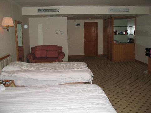 今晚大酒店主图