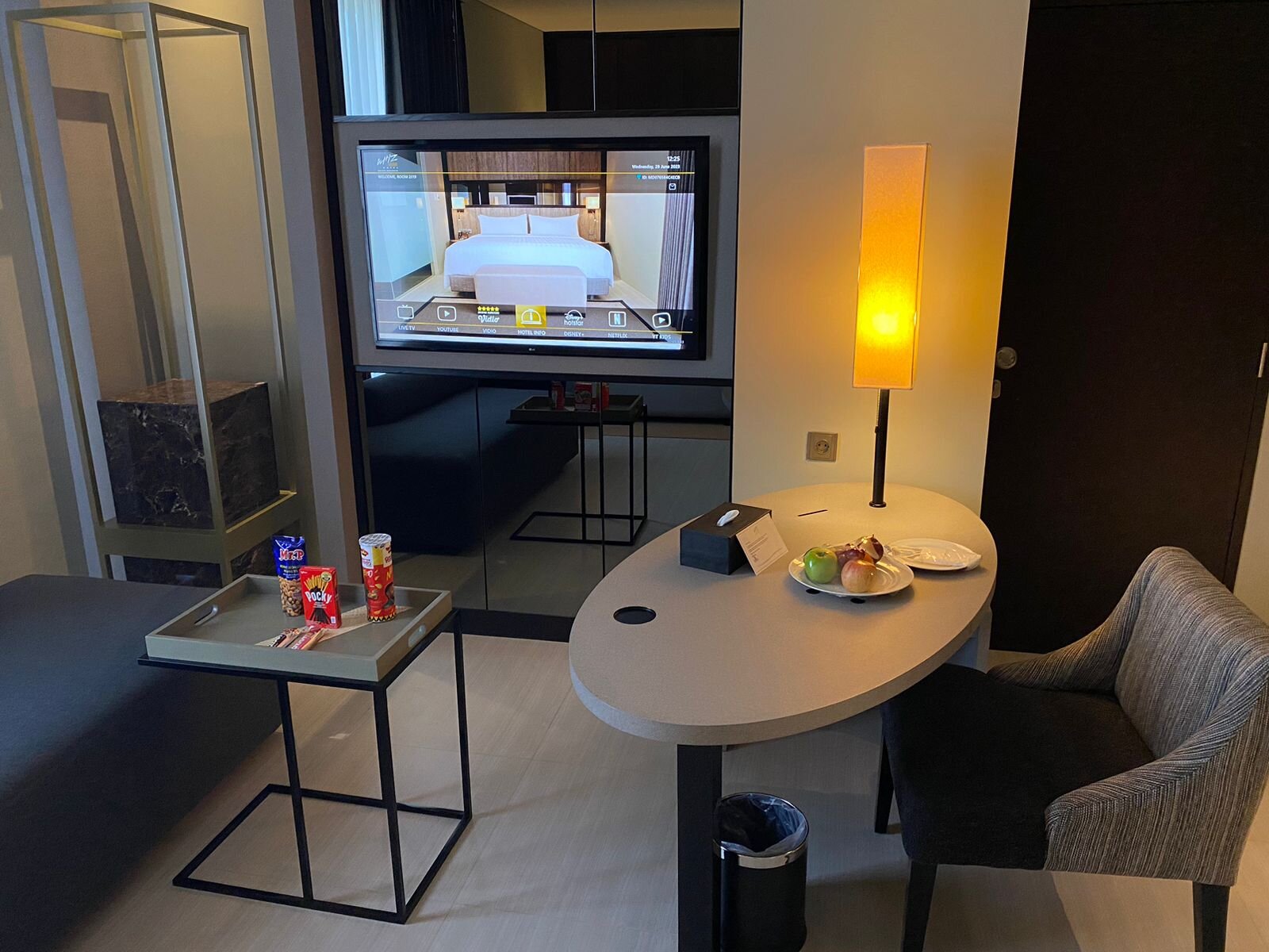 Whiz Luxe Hotel Spazio Surabaya-客卧
