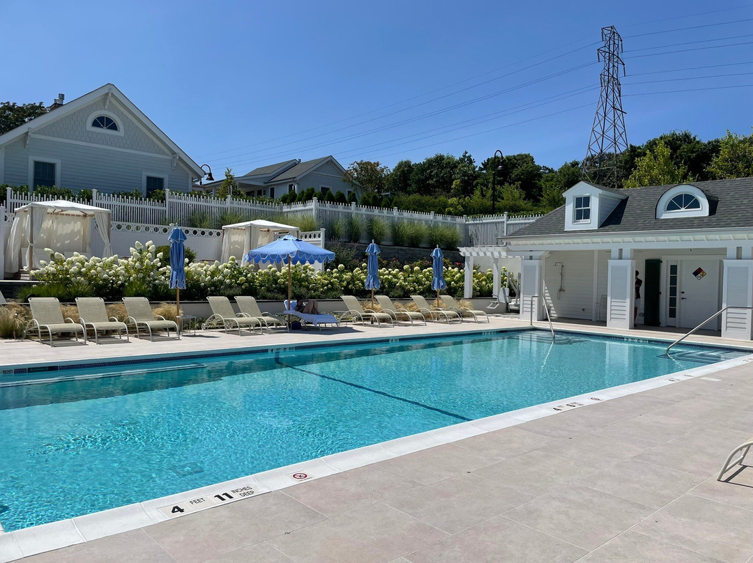 Canoe Place Inn And Cottages