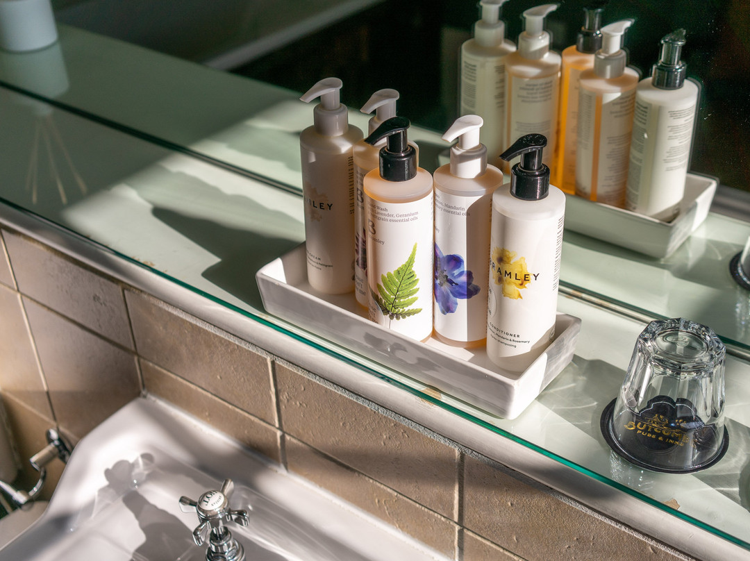 The Royal Oak Inn主图