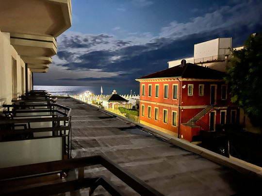 艾德隆酒店主图