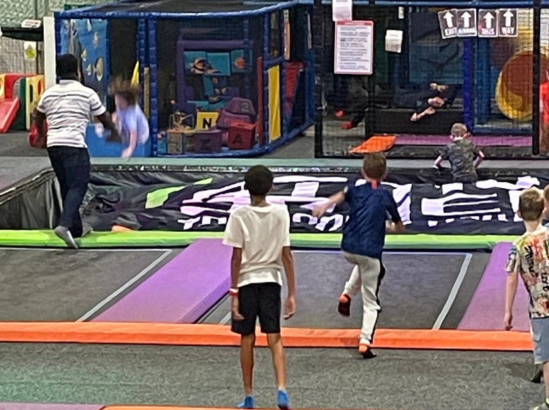 Atmosphere Trampoline Park景点图片