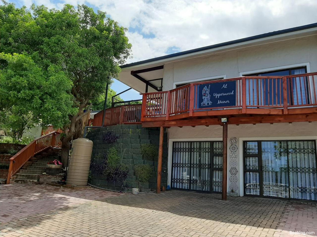 At Upperwood Manor主图