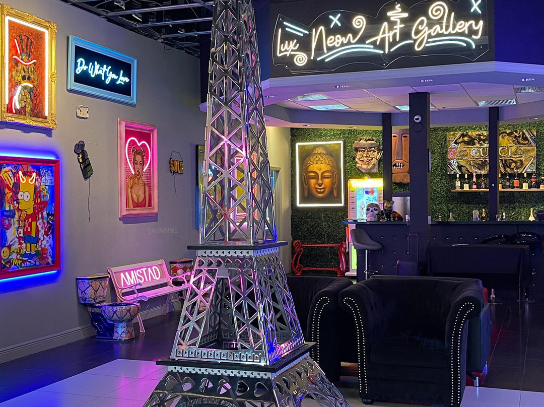 Lux Neon Art Gallery景点图片