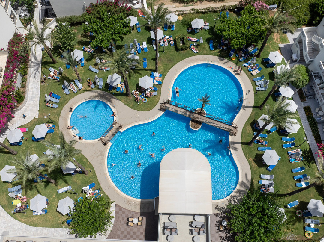 Selini Suites & Waterpark主图