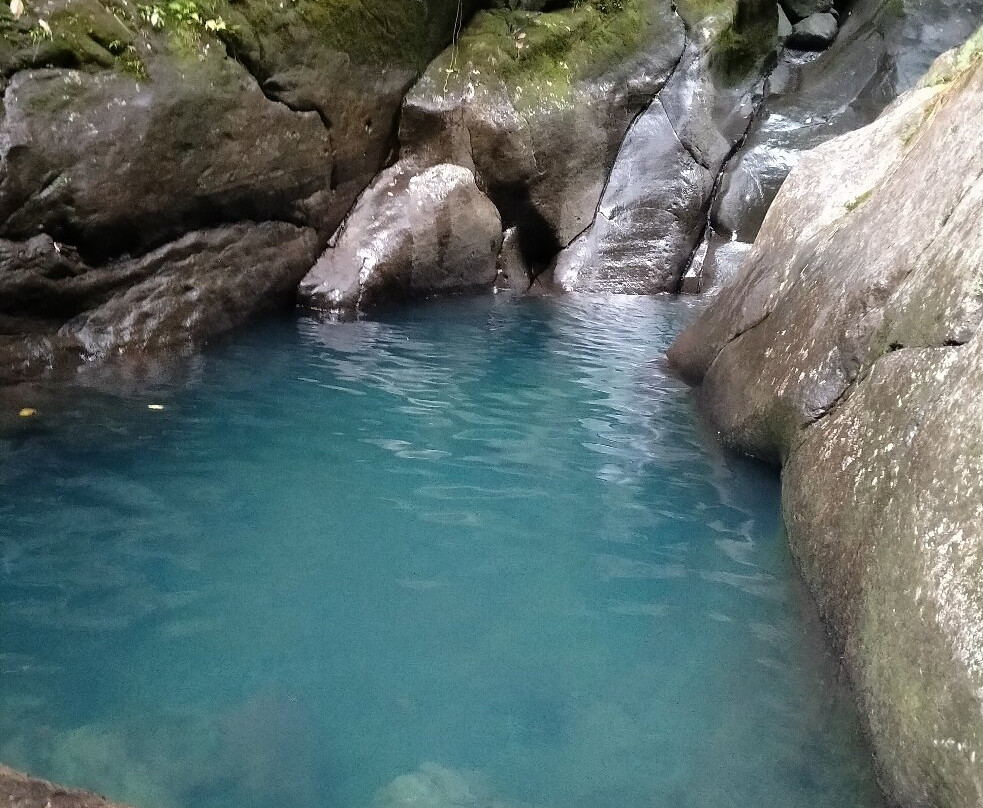 Cascades du Bassin Bleu-Gourbeyre必去景点