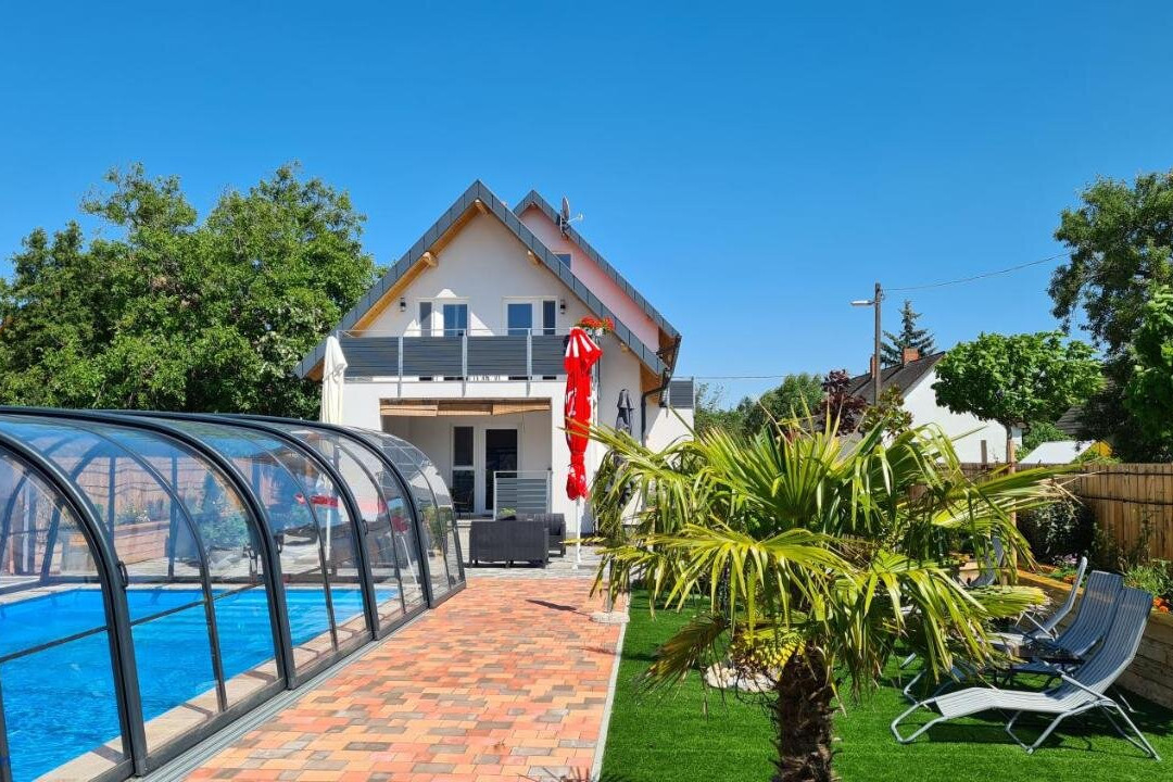U8 Apartmanház