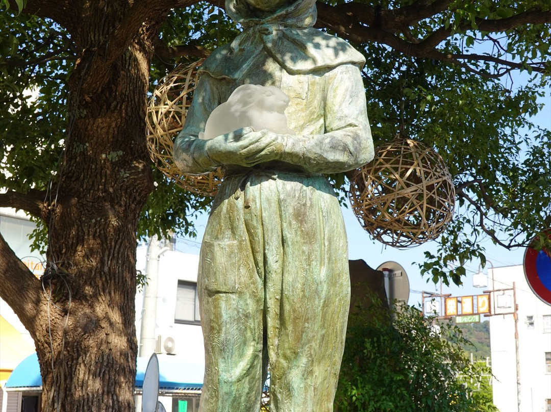 Statue of Garasu no Usagi-二宫町必去景点