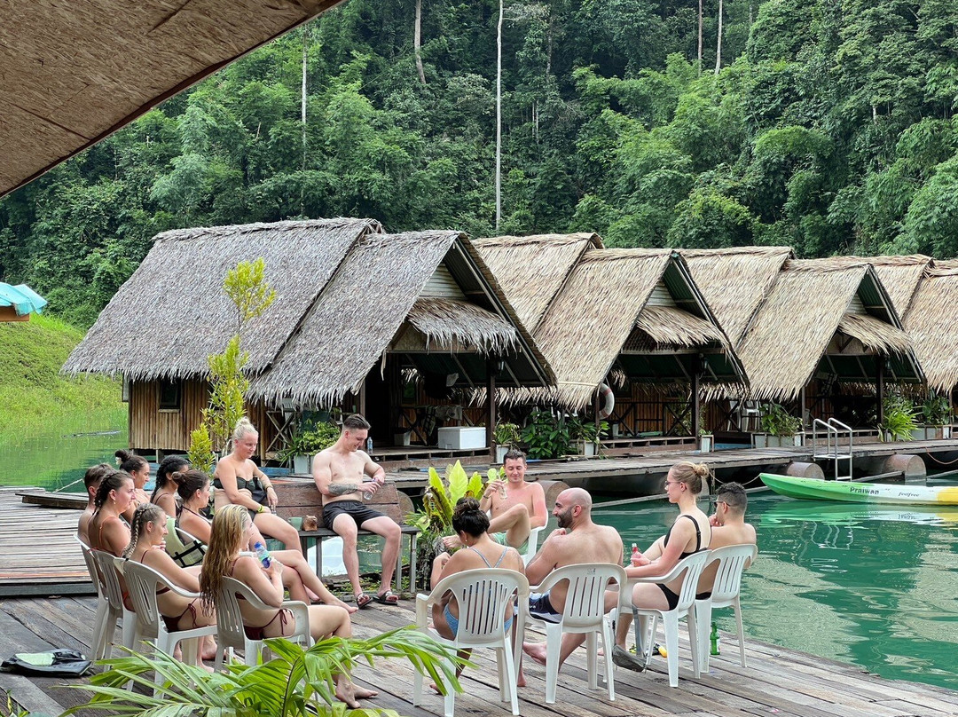 Praiwan Raft House