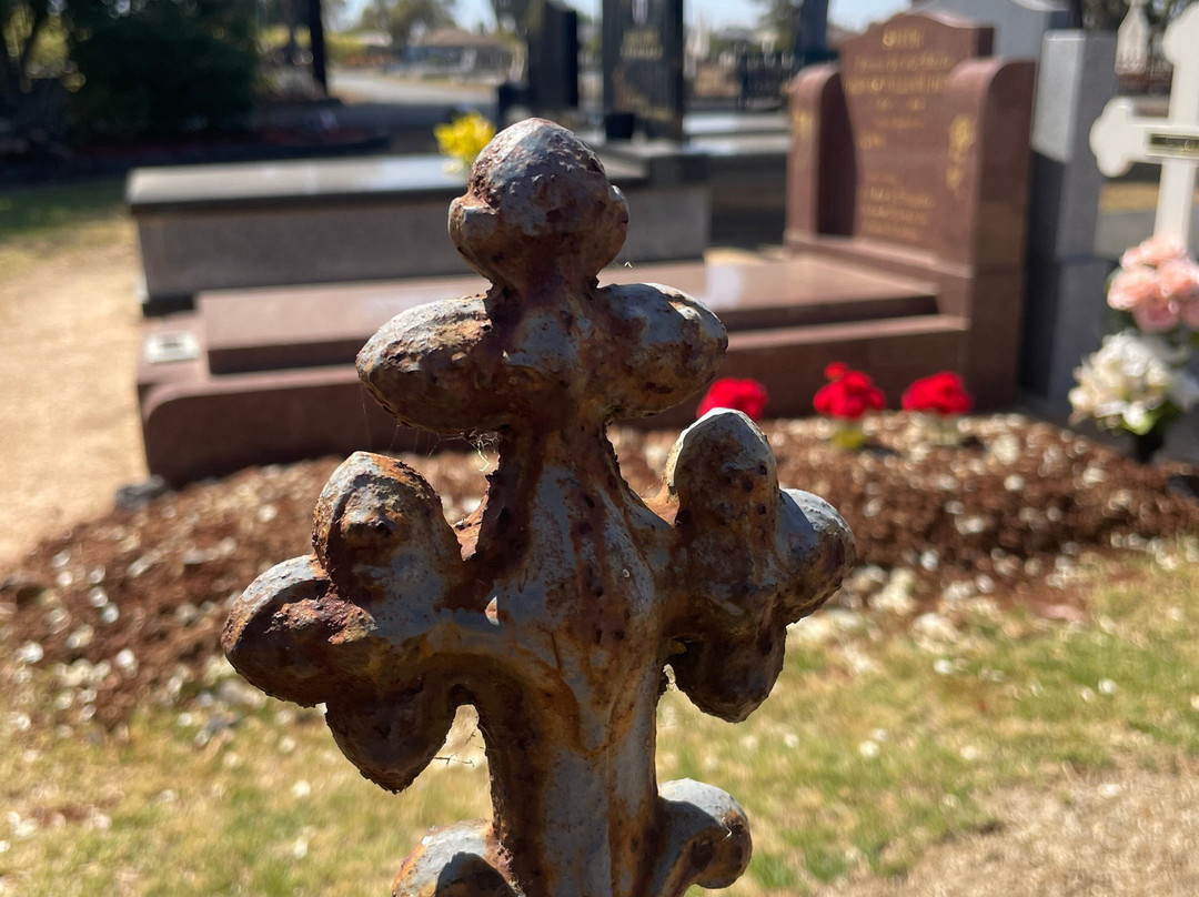 Melton Cemetery景点图片