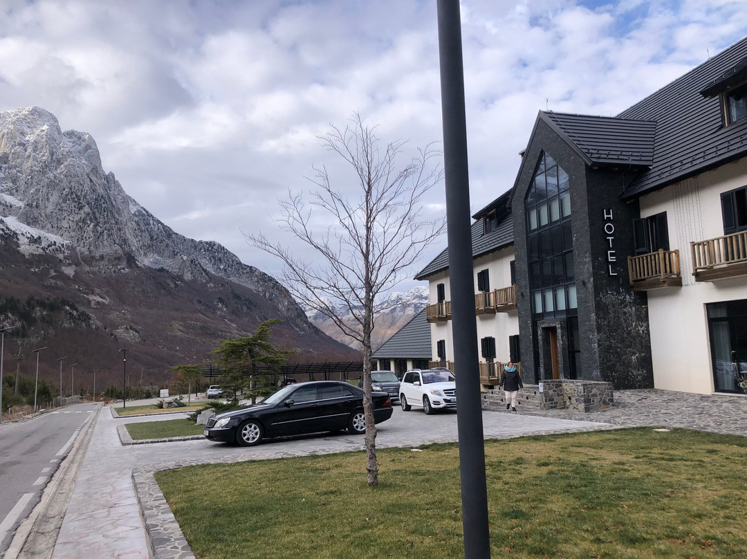 Hotel Kulla e Bajraktarit