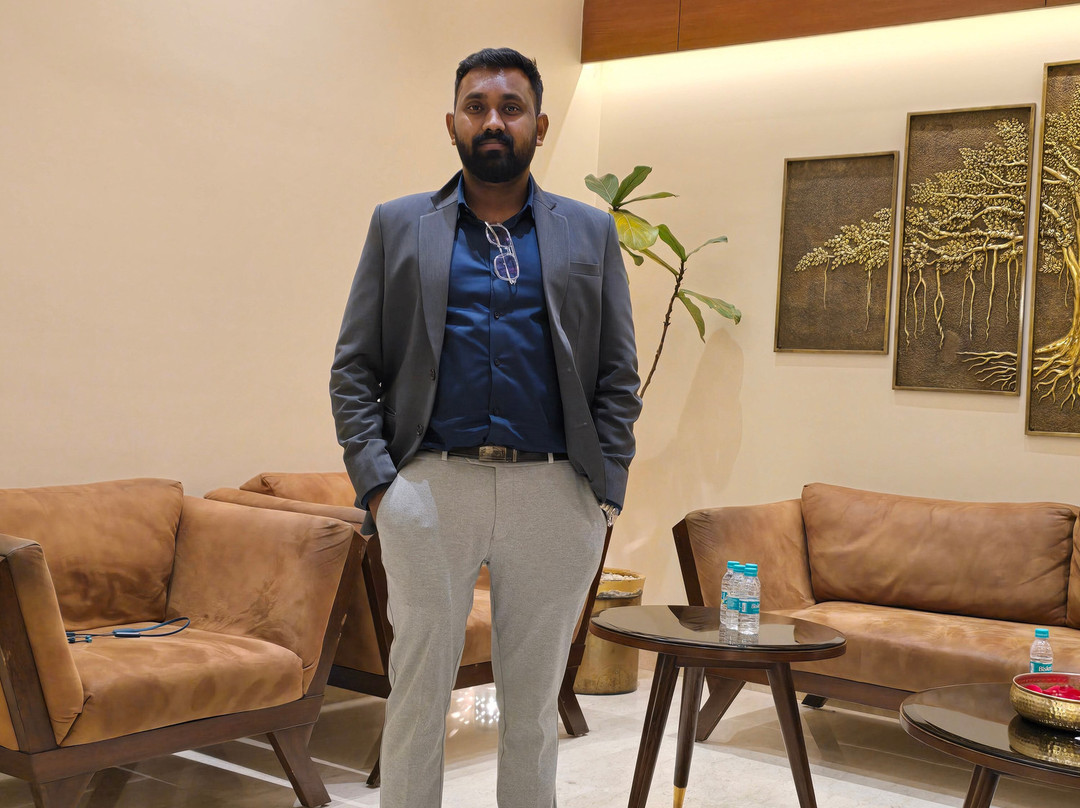 Hotel Home In By Amrik Sukhdev主图