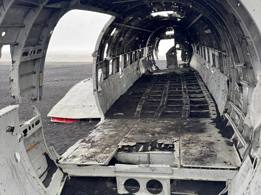 DC-3 Airplane wreck - Eyvindarholt-霍尔斯沃德吕尔镇必去景点