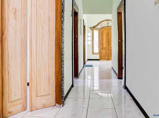 Oyo Life  92982 Kost Berkah Ibu