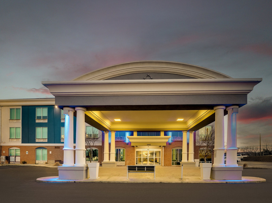 Holiday Inn Express & Suites Richmond By IHG主图