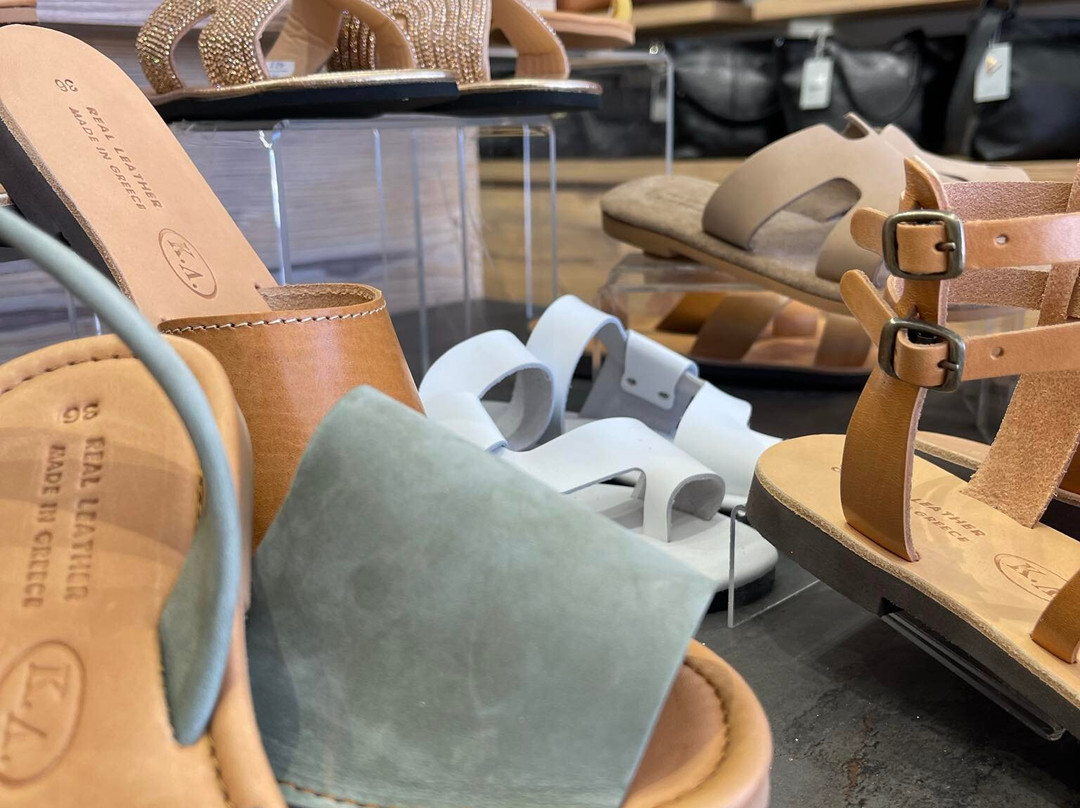 Leather Creations Workshop Kaparounakis Ammoudara-Gazi必去景点