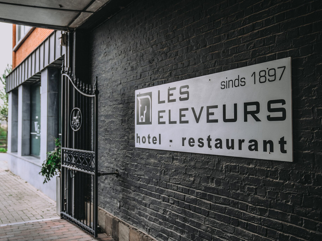 Les Eleveurs主图