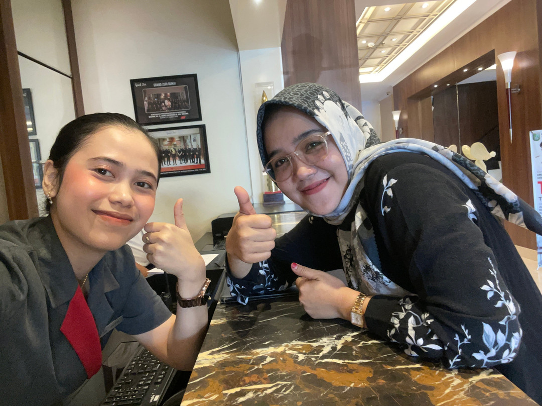 杜迈组里大酒店主图