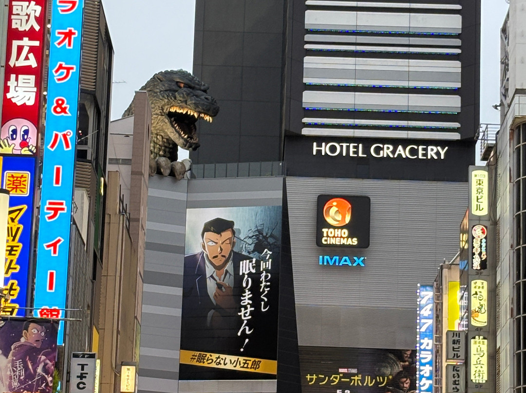新宿哥斯拉等比头雕-Kabukicho必去景点