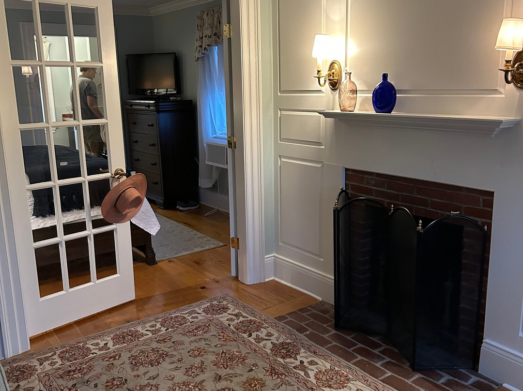 Compass Rose Inn主图