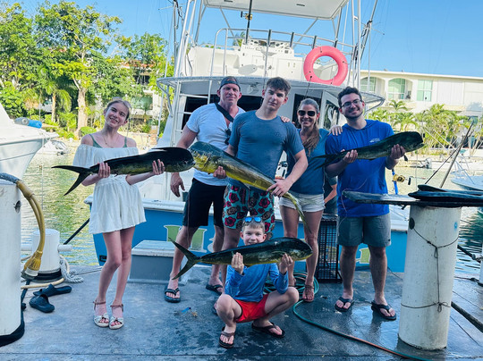 AAA Charters & Adventures-阿范特拉斯港必去景点