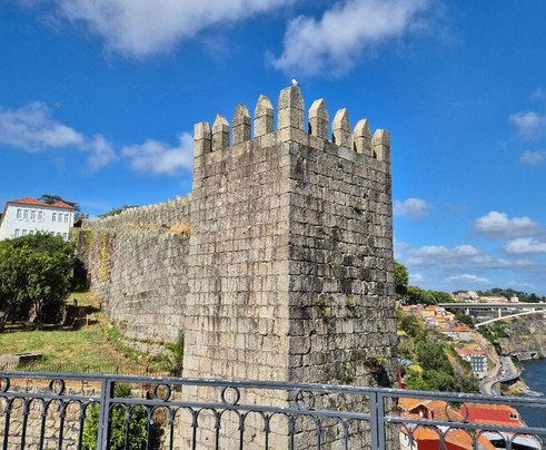 Muralha Fernandina-波尔图必去景点