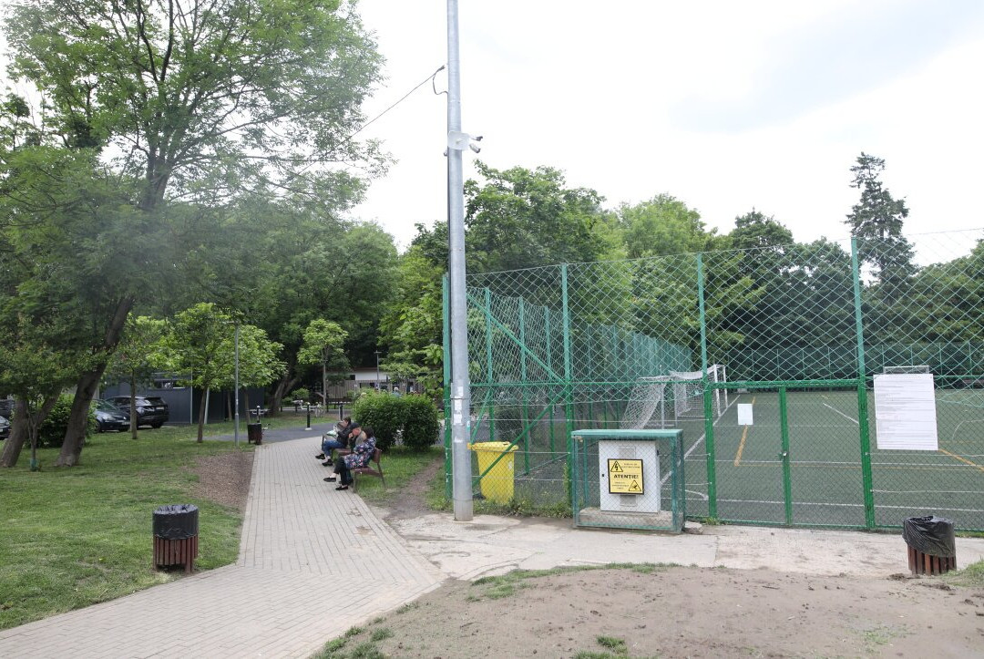 Parcul Sub Arini-锡比乌必去景点