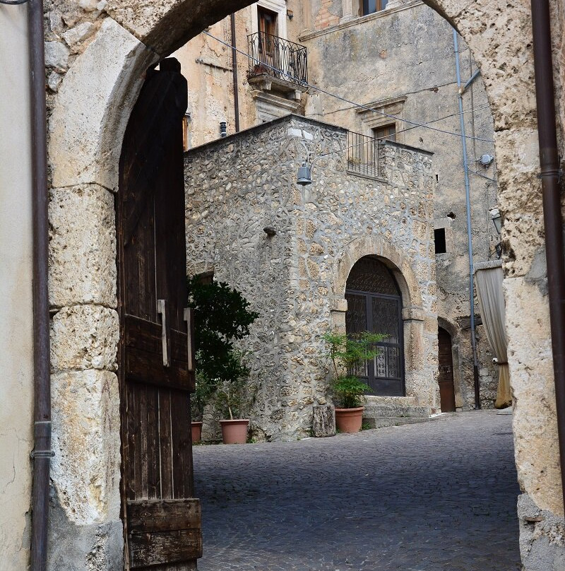 Borgo Fortificato-Castelvecchio Calvisio必去景点