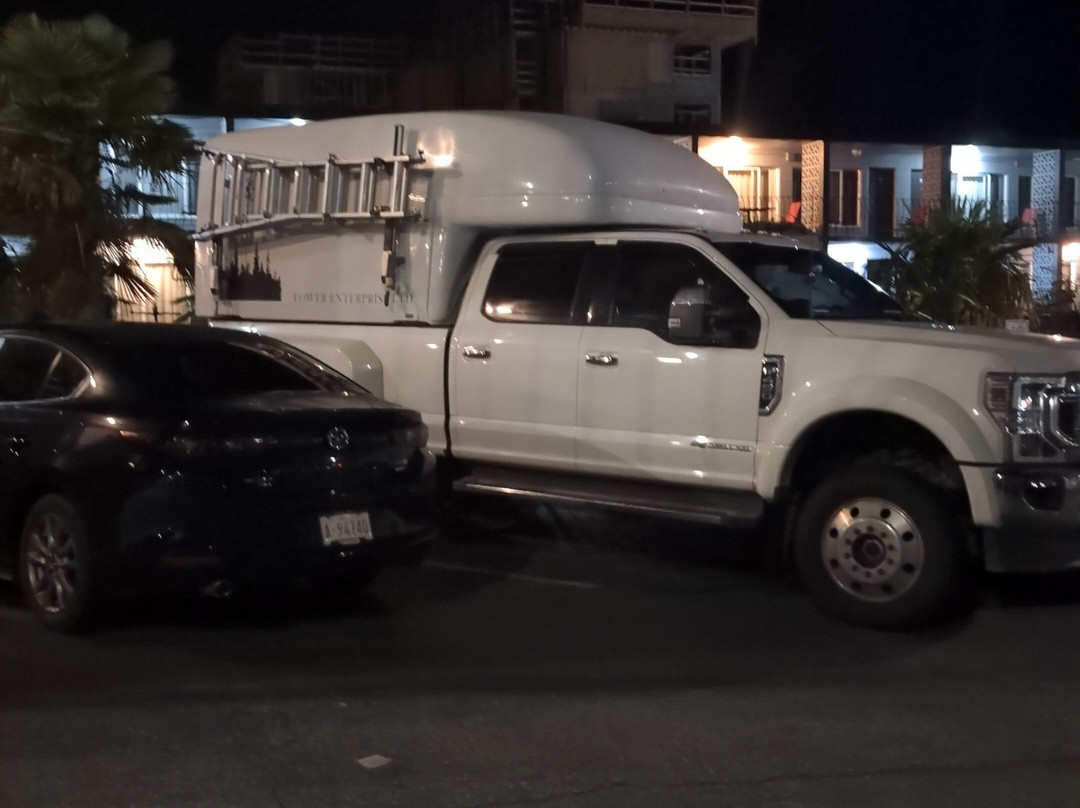 Port-O-Call Inn & Suites主图