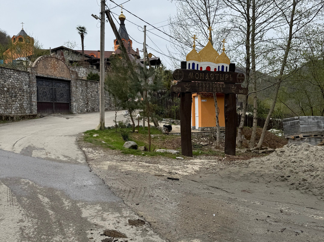 Monastery Krestovaya Pustyn-Solokhaul必去景点