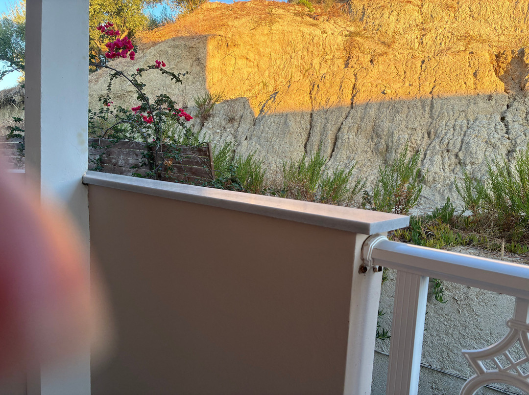 Planos Beach Hotel 海滩酒店主图