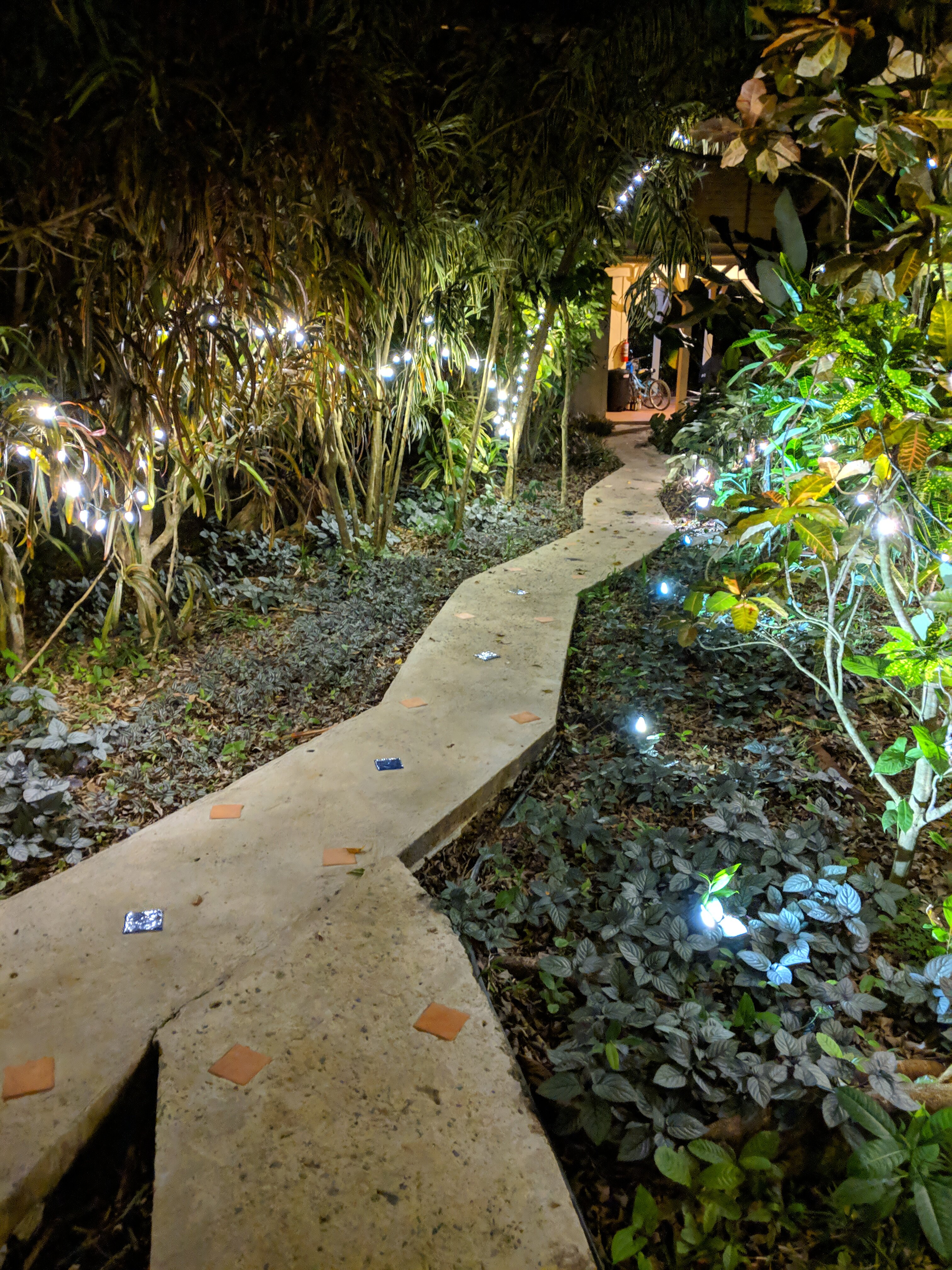 Bluff Beach Retreat-浴室